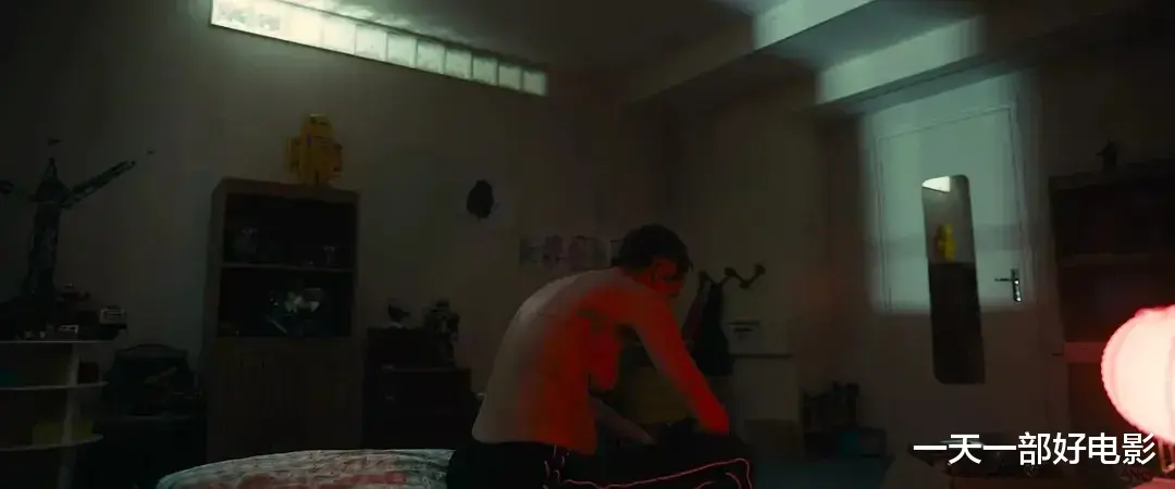 艾丽西亚|生猛到这个地步，一般人看不懂的尺度电影《钛》