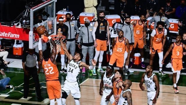 清浅微笑的我|1200万，真给不了那么多！塔克或离开雄鹿，篮网、湖人机会来了