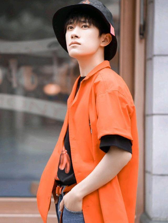 易烊千玺|易烊千玺侯志慧互换TO签，意外揭秘体育圈有如此多人喜欢易烊千玺