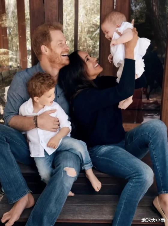 张俪|哈里梅根家庭圣诞贺卡揭幕，小女儿“莉莉贝”首张萌照曝光