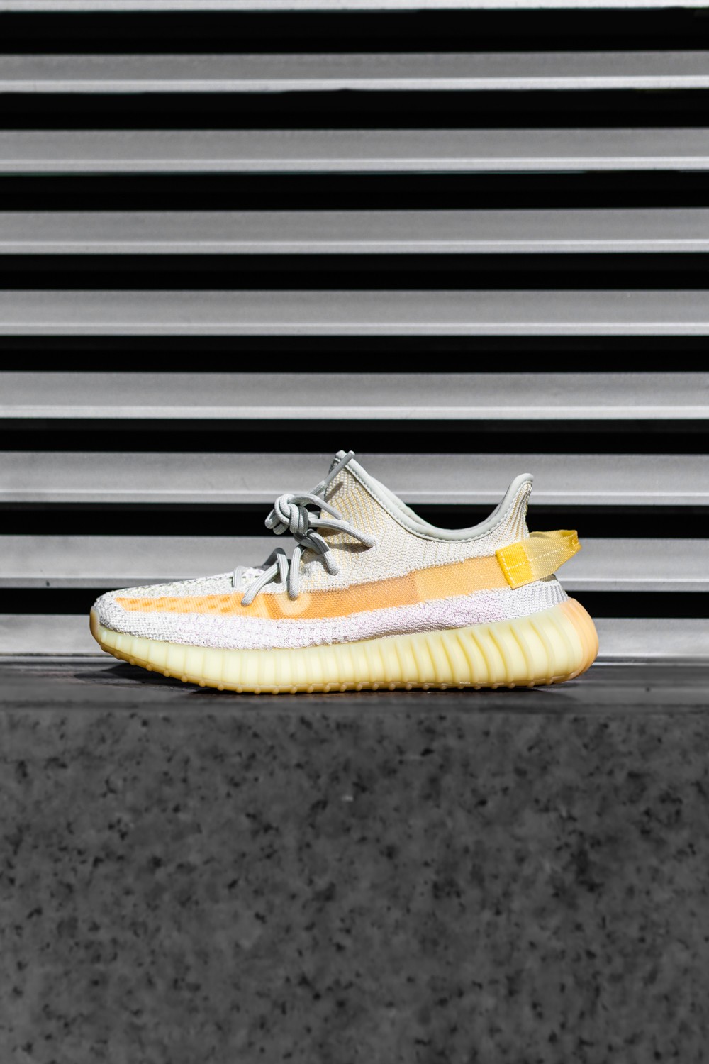 FLIGHTCLUB中文站|十几双Nike、Yeezy「集体暴跌」！sacai价格被打下来了！最惨一双降5K！