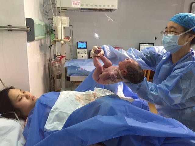 西红柿妈妈|生娃时到底是顺产疼还是剖腹产疼?看完过来人的经历,立马清醒了