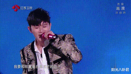 杨幂|各大卫视跨年晚会状况频出，陈伟霆真唱翻车，周笔畅被杨幂带跑调