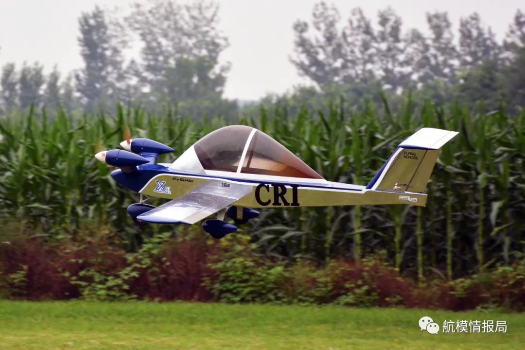 动力学 航模测评   酷似宇宙飞船，福莱特出品的蟋蟀双发像真机开箱和飞行