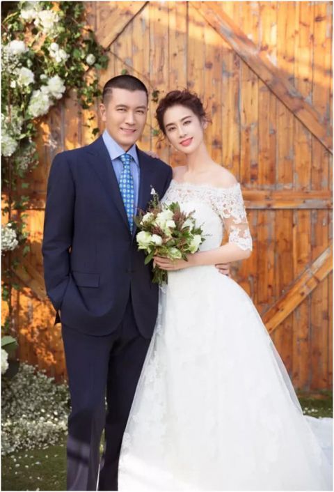 杨子|杨子黄圣依豪宅曝光，紫檀玉器琳琅满目，妈妈开小车在屋里行走