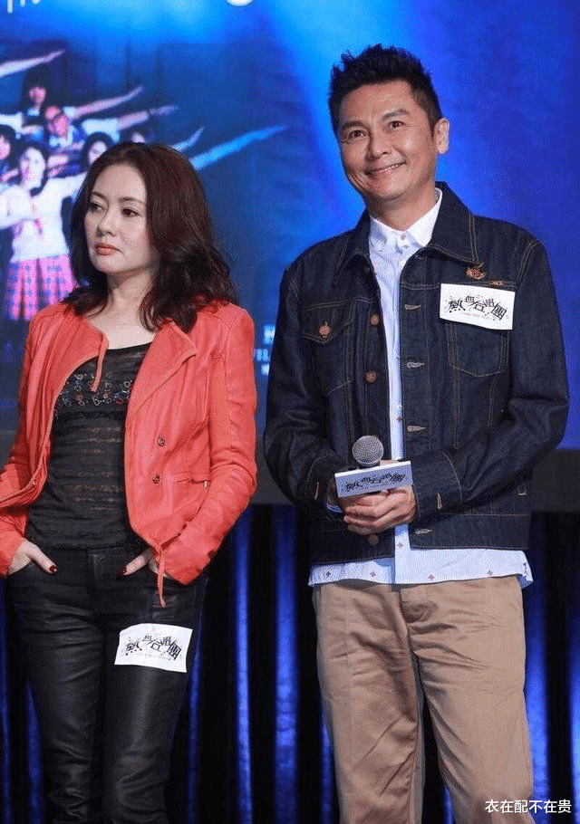 衣在配不在贵 60后李丽珍颜值像开挂，穿薄纱内搭有妩媚感，看不出已离过两次婚