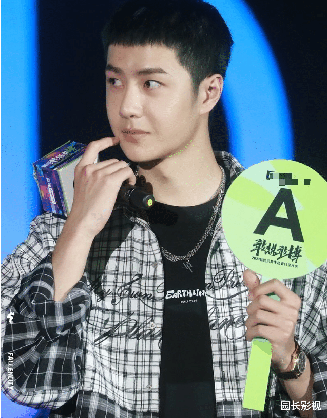 发型|王一博换发型了，审美有些跟不上，不是理平头都叫帅气