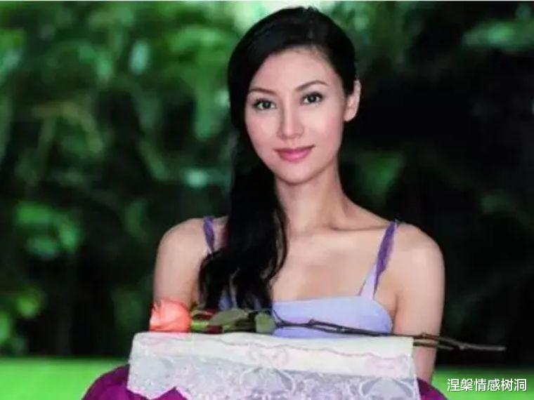 涅槃情感树洞|李嘉欣与10岁儿子嘴对嘴喂食引争议,富豪老公略显老态,淡定观望