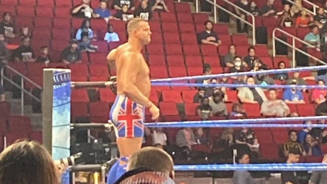 wwe|SD未播出片段！李霞首秀主节目！罗曼与粉丝发生冲突……
