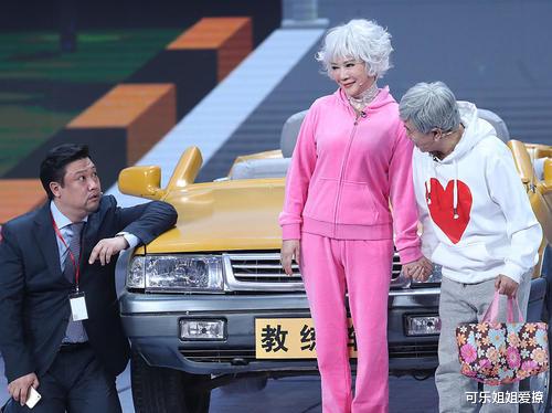 蔡明|蔡明儿子的身份曝光，隐藏32年竟是我们熟悉的他，原来都不陌生