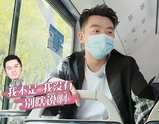 郑恺|李晨挤到苗苗旁边合照，女方的站姿太瞩目，网友：郑恺娶了个宝