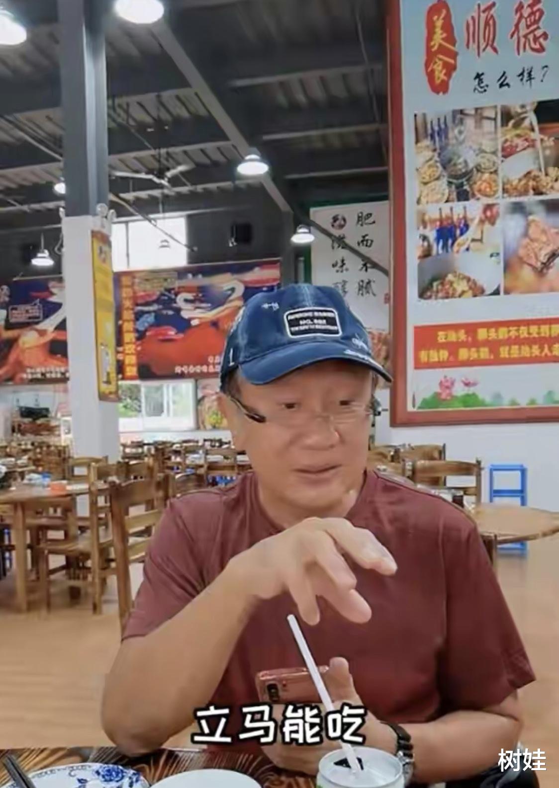 郭京飞|70岁郭锋内地复出拍戏,与麦长青饭聚精神抖擞,已走出丧妻阴霾