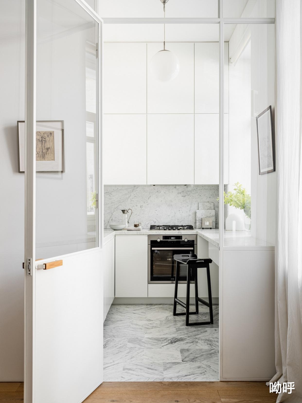 几何设计搭配艺术品的建筑师自宅