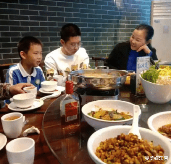 帅哥|孙卓成校园颜值“天花板”，女生叫他眯眼帅哥，男生羡慕他成绩好