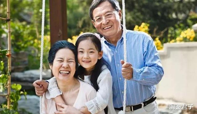洞鉴君子|“孩子大了，我们自己带”65岁阿姨委屈：当了5年保姆，反被嫌弃