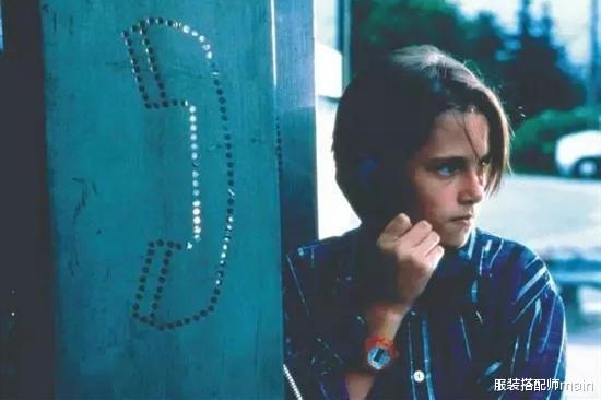 服装搭配师main|她是荧屏女神“暮光女”,剪短发越变越帅,光脚走红毯被赞真性情