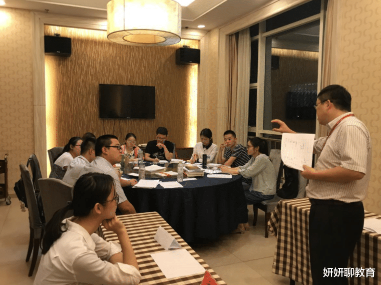 大学生|大学生“别出心裁”的简历火了，面试官哭笑不得，还意外被录取了