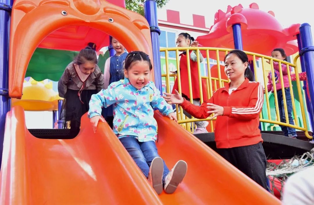 饭饭妈妈育儿|当孩子哭闹不愿意去幼儿园时,家长要明白什么该说,什么不该说