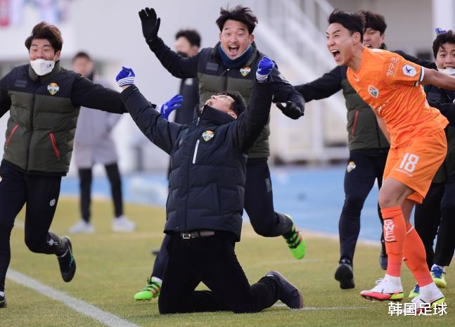 江原fc|胜利大逃亡！江原FC主场绝境逢生，明年K1联赛还有他们