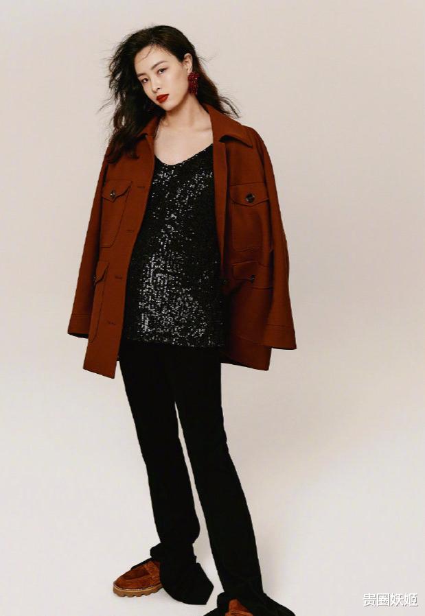 吴敏霞|吴敏霞挺大肚拍大片,自曝二胎小名有意思,孕肚小又尖保持得真好