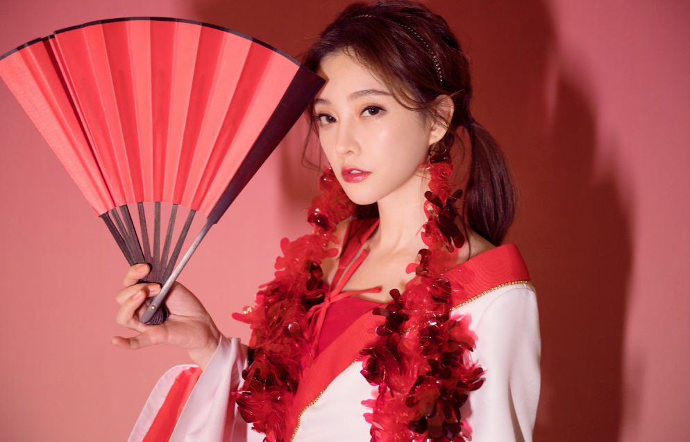 田海蓉|B站晚会阵容公布，谢楠、陈铭将成为主持，冯提莫献唱歌曲