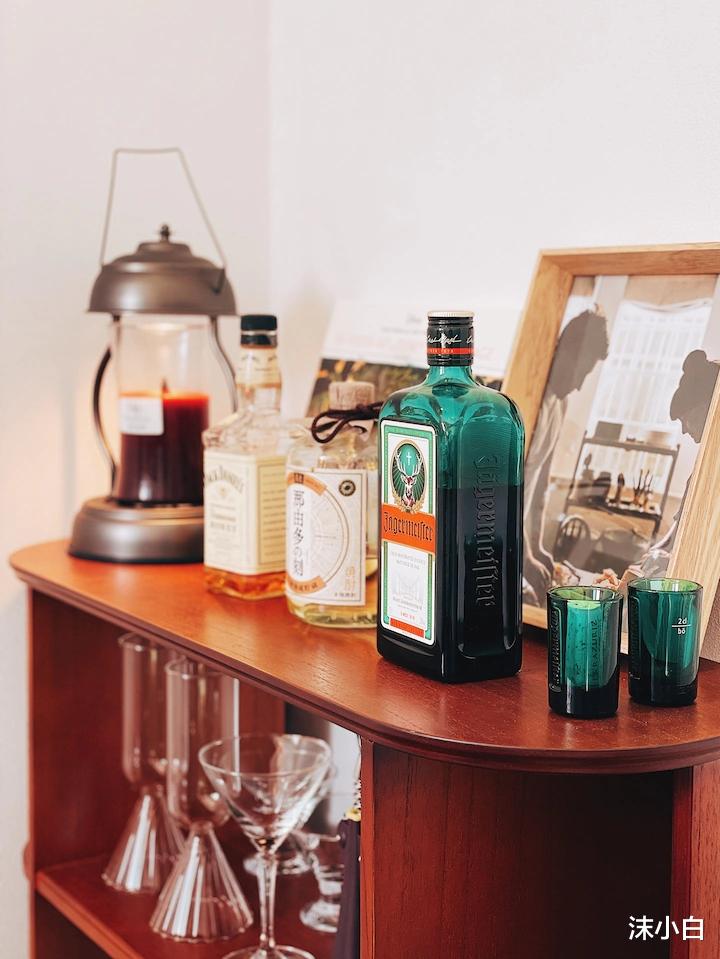 新老房89平，全屋猪肝红的地板，开放式厨房一个顶三！太精致了