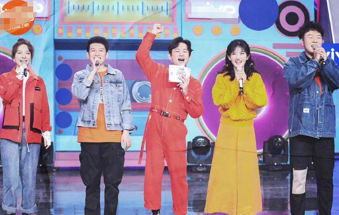 主持人|《快本》首位男主持人现况，头发乌黑精气神十足，与农夫侃侃而谈