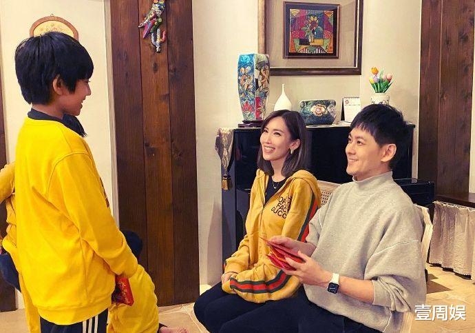 林志颖|林志颖夫妇给儿子发红包，Kimi罕见出镜，超长的睫毛惹人羡！