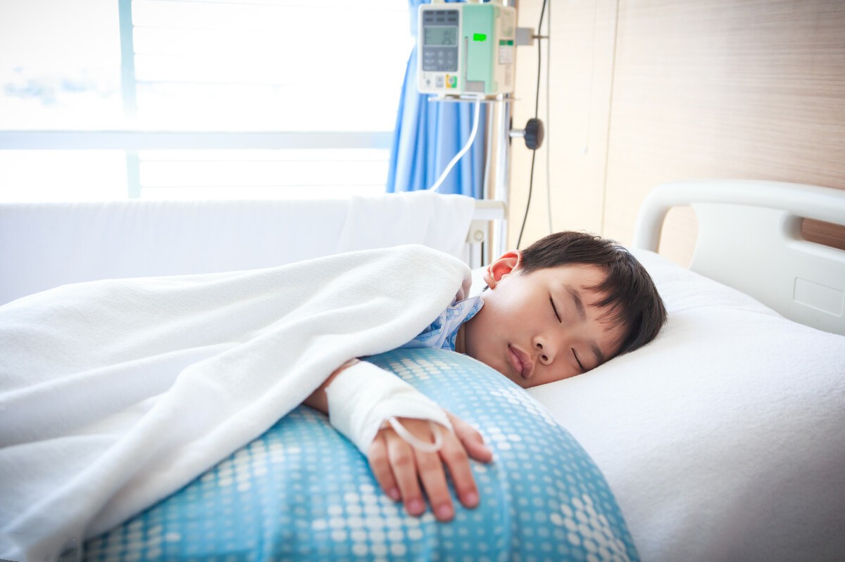 胃溃疡|7岁男童因胃溃疡急诊,老人痛不欲生,儿科主任:3种路边摊是“害人精”