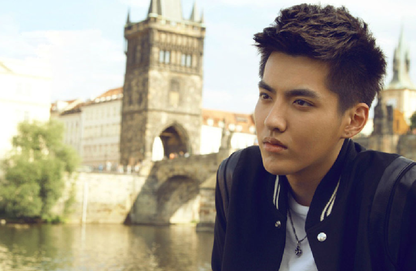 吴亦凡|吴亦凡：从“顶流”到被“刑拘”，他把一手好牌打得稀烂！