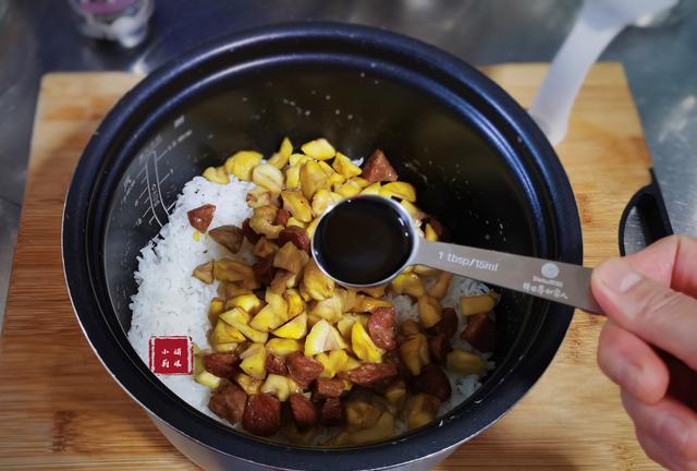 袁建明聊育儿|秋天的栗子米饭又香又糯，不用菜都能吃两碗，太解馋了