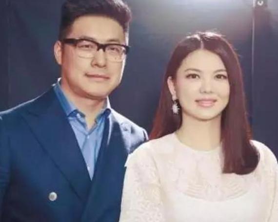 王岳伦|疑李湘“新欢”曝光，曾同穿情侣装高调秀恩爱，王岳伦祝福好卑微