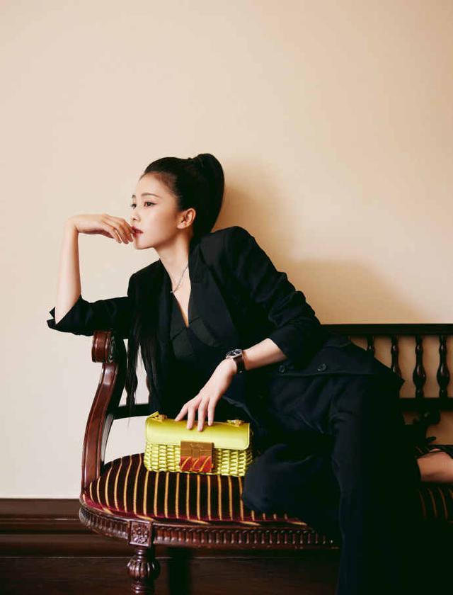 西装|白鹿清纯不再，黑西装配高马尾穿出国际范，难怪这么被于正力捧