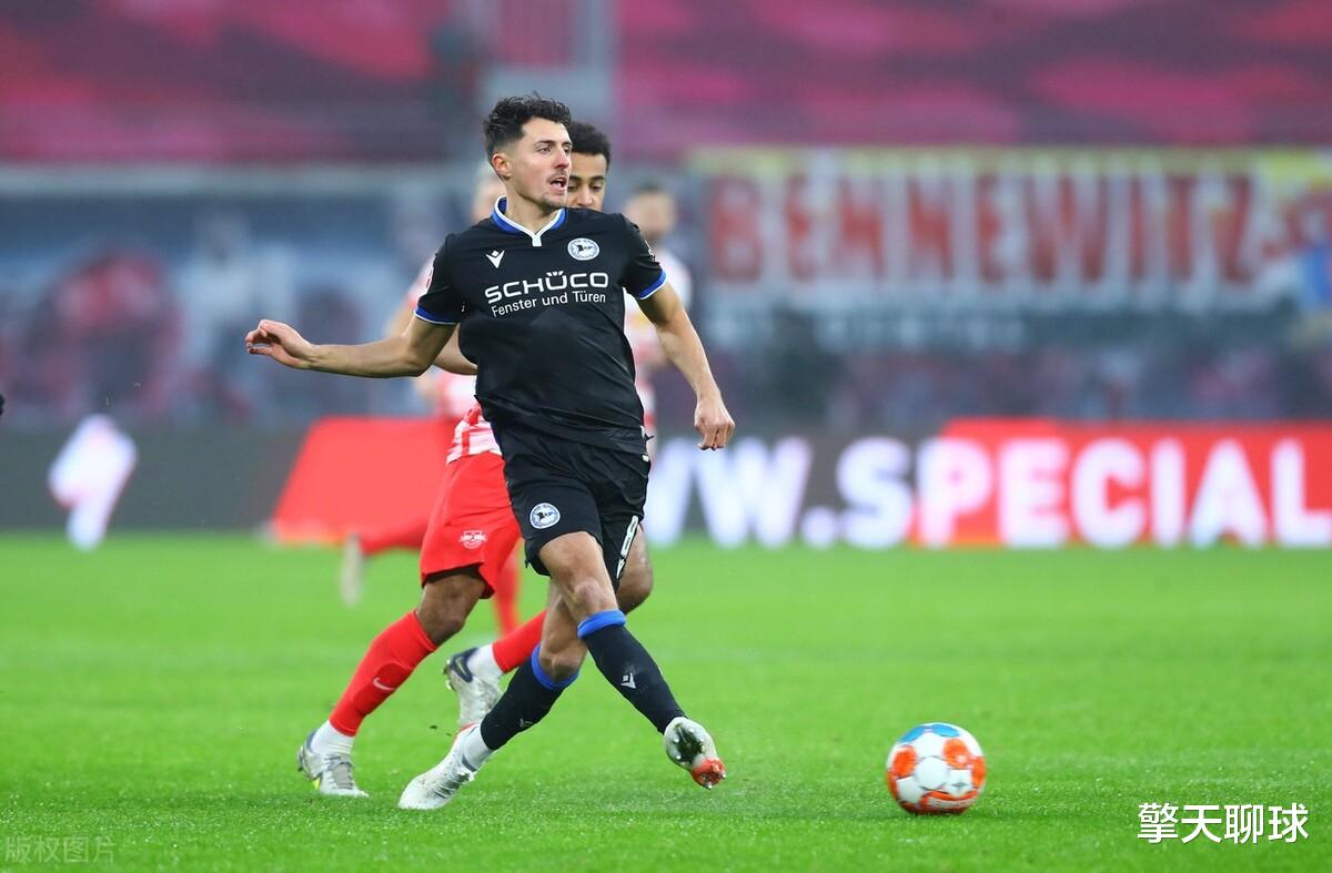 莱比锡|2-0，日本球星闪耀欧洲，德甲亚军遭倒数第二爆冷，18分钟连丢2球