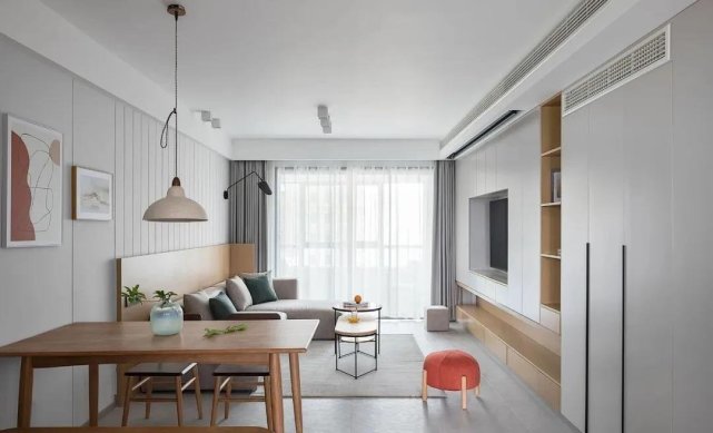 电影|130平定制整排收纳柜贯穿客餐厅,闲暇时和家人在客厅看电影