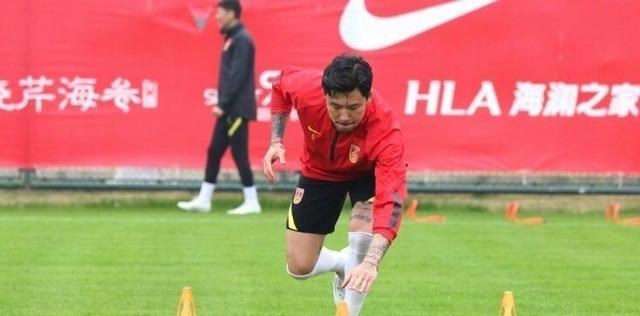 李霄鹏|李霄鹏国足主力浮现，蒿俊闵坐镇中场，两大年轻人迎来机会！