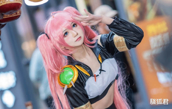 二次元|漫展事件频出暴击二次元风评,妹纸用实力COS快闪万达,惊呆路人
