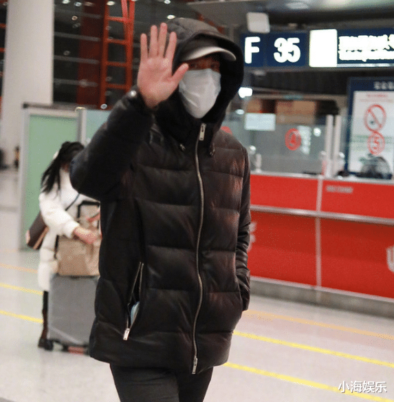 王力宏|王力宏住汪小菲酒店隔离，巫启贤催促其认罪悔改，多位明星已表态