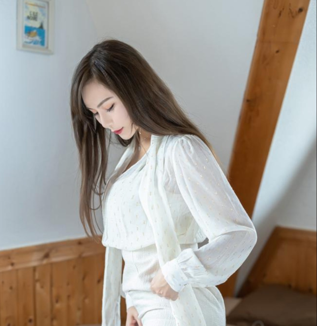 毕加华剪影|时尚美女：超薄丝袜白衬衣搭配包臀裙实在是赏心悦目啊