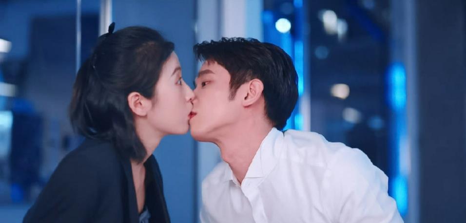 周雨彤|我就没见过这么拧巴的女主，明明该讨厌她，可却生不出一点憎恶感