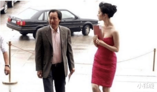 毕福剑|刘亦菲与干爹各求所爱，黄晓明与干妈再无互动，为何都分道扬镳？