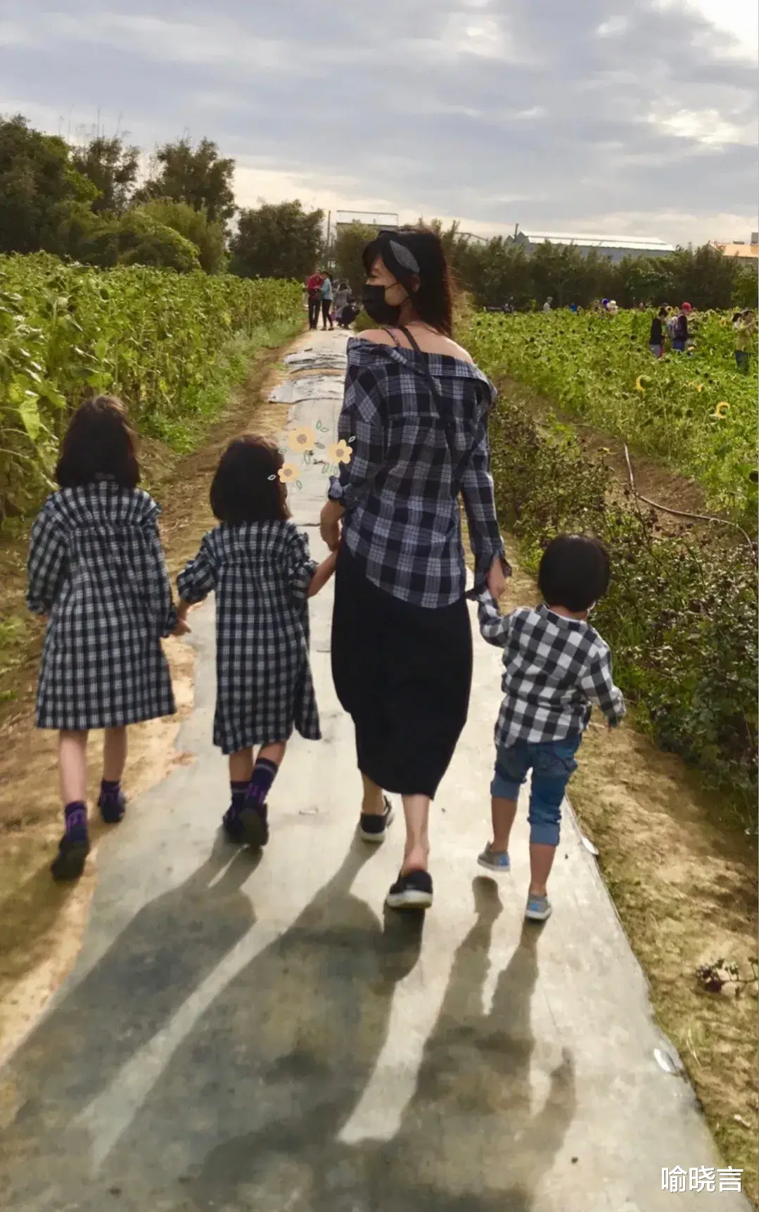 李靓蕾|看了李靓蕾晒的生活，发现她这些年穿戴都好朴素，结婚前还是名牌