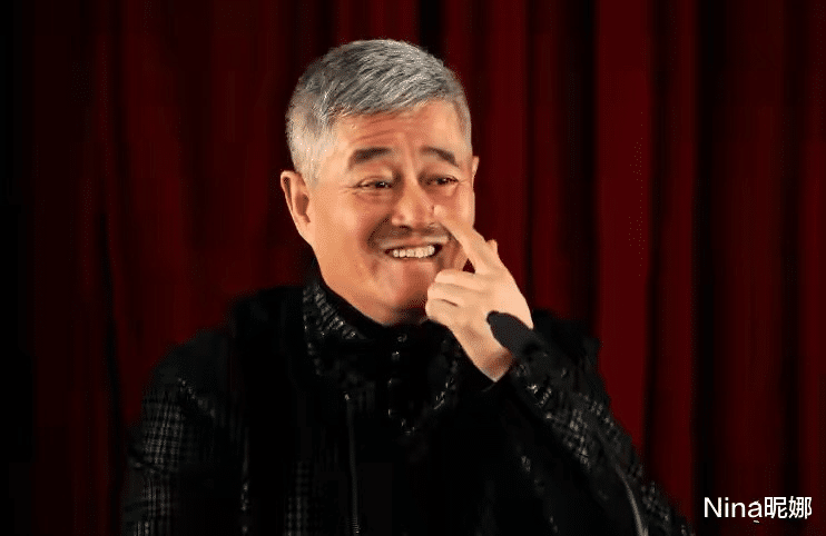 赵丽颖|63岁赵本山携陈宝国买房真高调，戴红帽穿1万鞋，众人伺候真气派