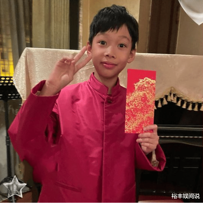 曾馨莹|富士康老板娘晒三个儿女合照，六岁小女儿超可爱，未来有望成歌星