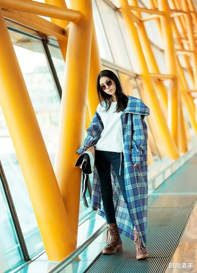 郭广平|张碧晨官宣后带娃露面，认真给孩子剃头发，穿家居服超有母性光环