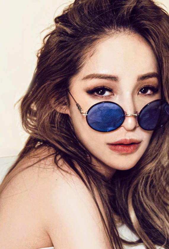 御赐小仵作|萧亚轩曾遭20名壮汉“软禁”三小时，靠成龙解救，她经历了什么？