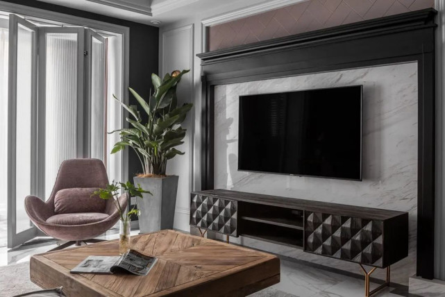 |89平现代风阳台部分纳入主卧，为女屋主的梳妆台创造了地盘