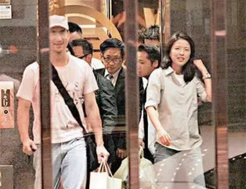 罗美薇|变卖豪宅与经纪人翻脸，张学友经济再出问题被传二次破产全因老婆