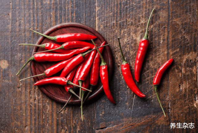 肝癌|数名专家联合呼吁：停止食用“1红2绿”，或是肝癌的“诱发器”，趁早远离