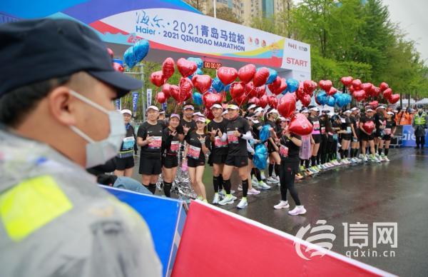 青岛信网 激情开跑 公安全力保障2021青岛马拉松安全顺利举办